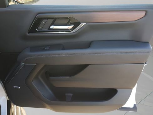 Used 2025 GMC Yukon Denali image 13