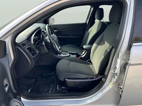 Used 2012 Chrysler 200 Touring image 9