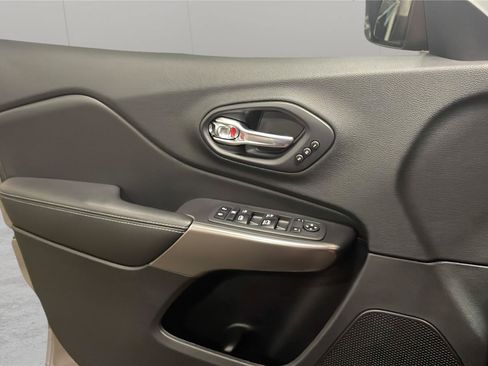 Used 2020 Jeep Cherokee Limited w/ Technology Group AWD/4WD image 23