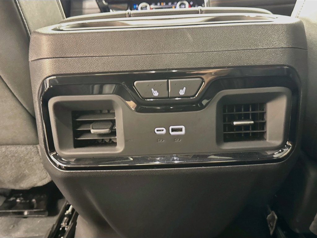 Used 2025 GMC Sierra 1500 AT4 w/ AT4 Premium Package AWD/4WD image 32