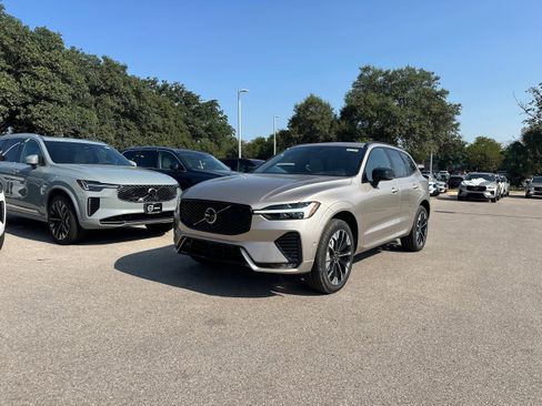 New 2026 Volvo XC60 B5 Plus w/ Climate Package image 2