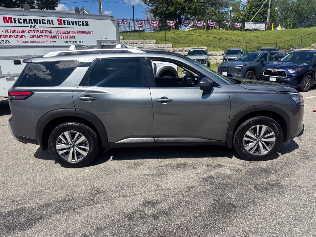 Used 2022 Nissan Pathfinder SL AWD/4WD image 6