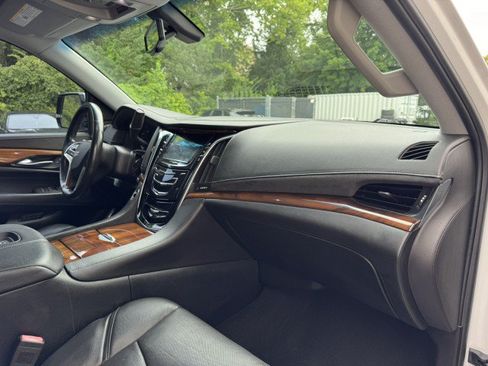 Used 2016 Cadillac Escalade 2WD image 34