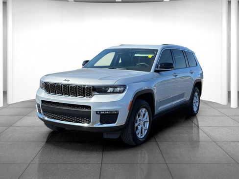 Used 2023 Jeep Grand Cherokee L Limited w/ Trailer Tow Group (B) AWD/4WD image 3