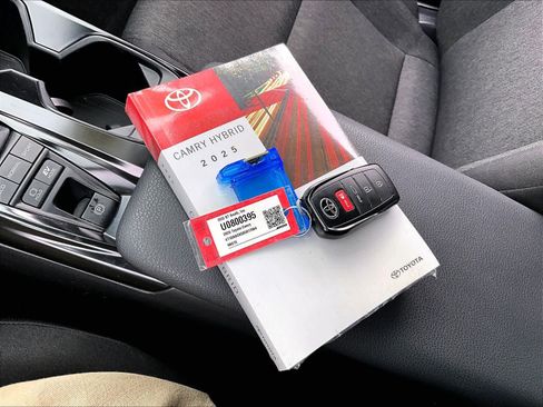 Used 2025 Toyota Camry LE FWD image 31