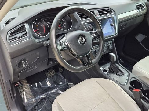 Used 2020 Volkswagen Tiguan SE w/ Panoramic Sunroof Package FWD image 11