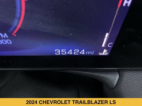 Certified 2024 Chevrolet TrailBlazer LS w/ LS Convenience Package FWD image 4
