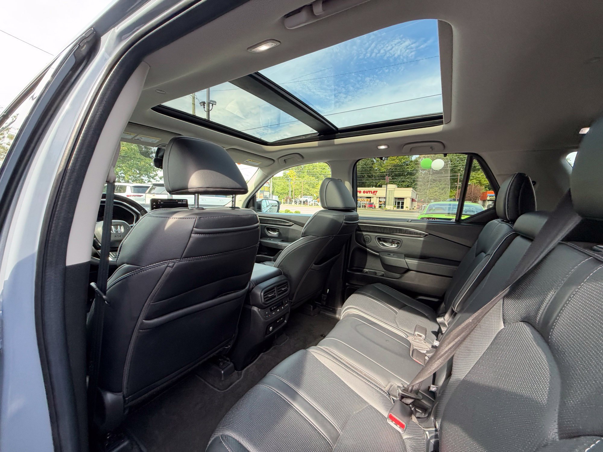 Used 2025 Honda Pilot Elite image 14