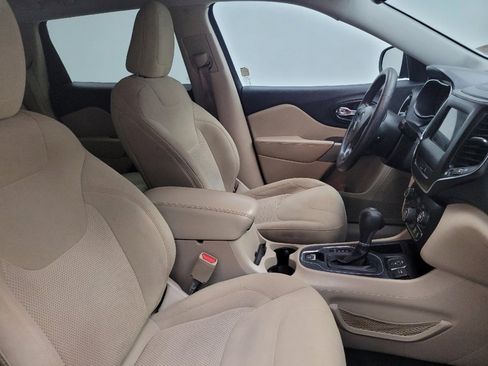 Used 2021 Jeep Cherokee Latitude FWD image 21