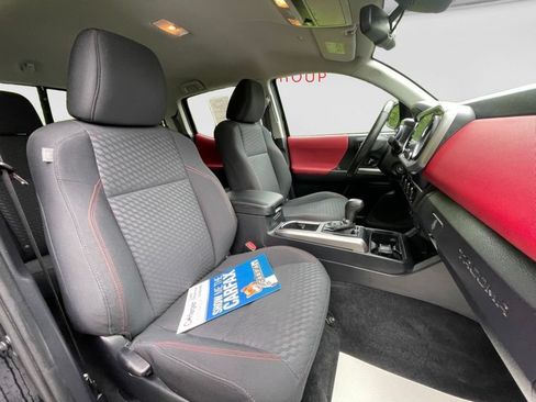 Used 2021 Toyota Tacoma SR5 AWD/4WD image 13