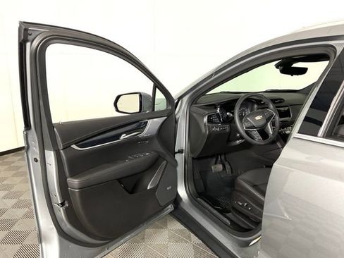 Certified 2025 Cadillac XT5 Premium Luxury w/ Technology Package AWD/4WD image 23