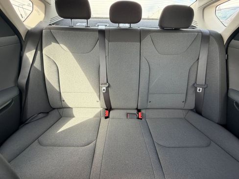 Used 2025 Kia K4 LXS image 37