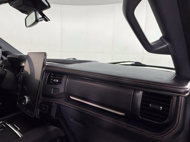Used 2024 Ford Expedition Platinum AWD/4WD image 32