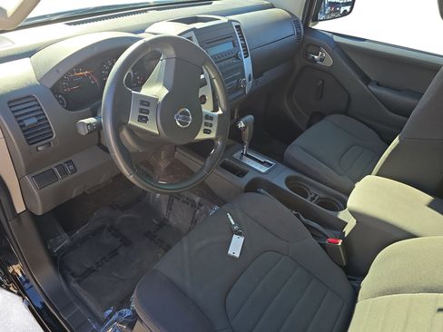 Used 2015 Nissan Frontier S image 9