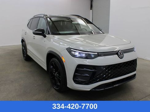 New 2026 Volkswagen Tiguan SE R-Line image 5