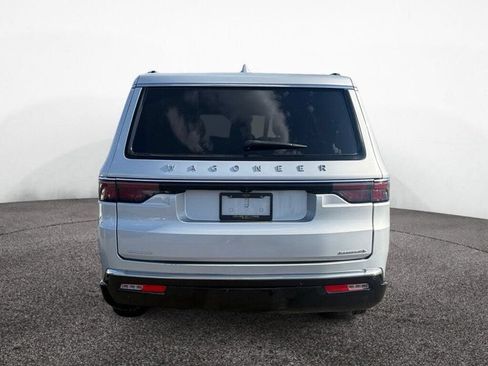 Used 2023 Jeep Wagoneer L Series III w/ Preferred Equipment Group AWD/4WD image 4