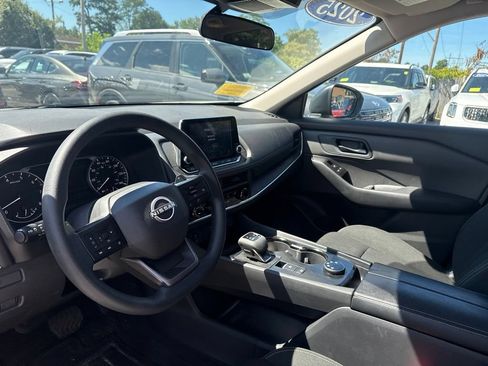 Used 2025 Nissan Rogue S AWD/4WD image 15