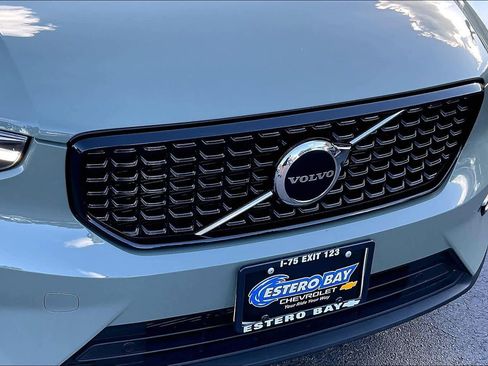 Used 2024 Volvo XC40 B5 Core image 28