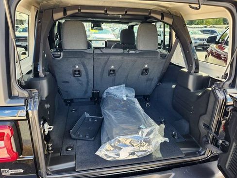 New 2025 Jeep Wrangler Unlimited Rubicon image 6