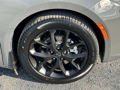 New 2025 Chrysler Pacifica Limited w/ Uconnect Theater Family Group image 27