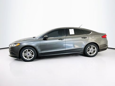 Used 2018 Ford Fusion SE image 4