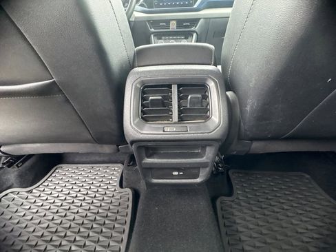 Used 2022 Volkswagen Taos SE FWD image 12