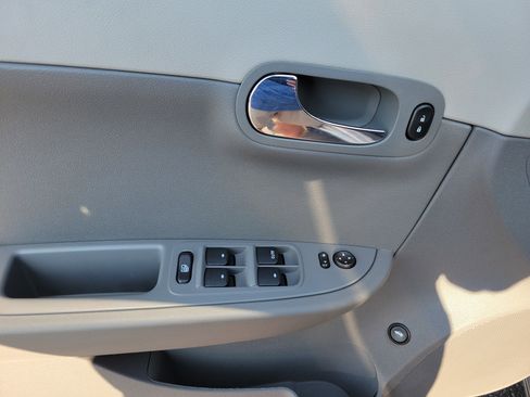 Used 2010 Chevrolet Malibu Hybrid image 7