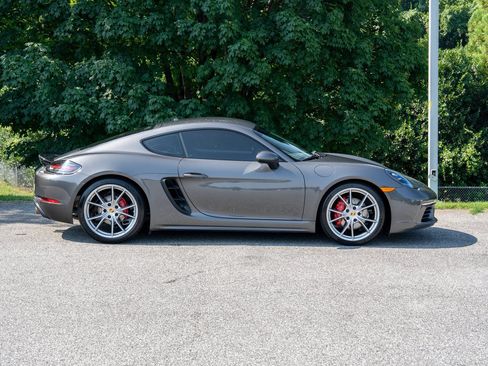 Used 2018 Porsche 718 Cayman S RWD image 8