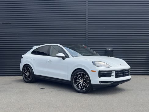 Certified 2025 Porsche Cayenne Coupe AWD/4WD image 9