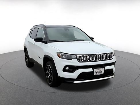 Used 2025 Jeep Compass Limited AWD/4WD image 3