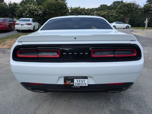 Used 2019 Dodge Challenger SXT RWD image 5