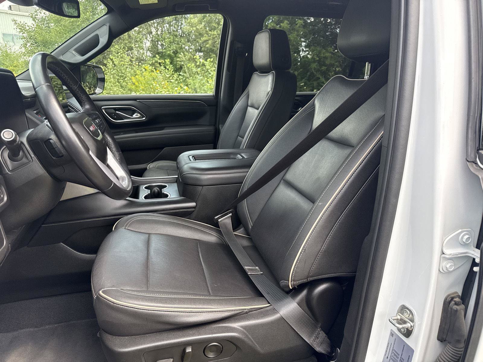 Used 2023 GMC Yukon XL SLT AWD/4WD image 14