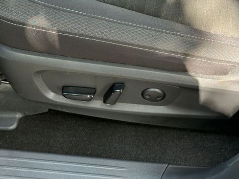 Used 2025 Nissan Pathfinder SV FWD image 22