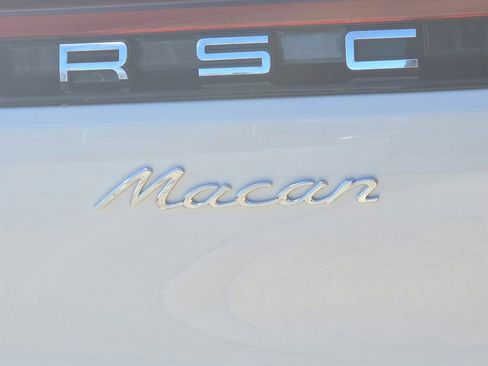 Certified 2022 Porsche Macan AWD/4WD image 28