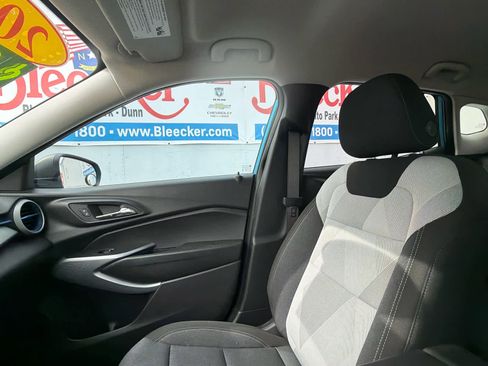 Used 2025 Chevrolet Trax LS image 21