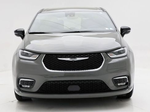 Used 2025 Chrysler Pacifica Select FWD image 4