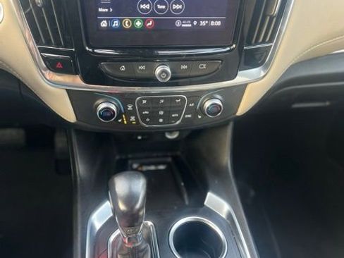 Used 2022 Chevrolet Traverse LT image 10