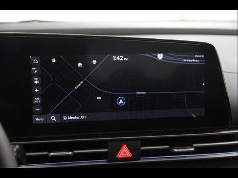 Certified 2025 Hyundai Elantra Limited FWD image 10