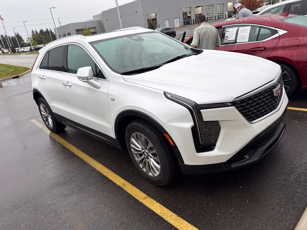 Used 2024 Cadillac XT4 Premium Luxury w/ Cold Weather Package AWD/4WD image 3