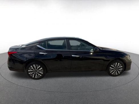 Used 2025 Nissan Altima 2.5 SV image 16