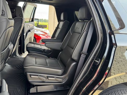 Used 2023 Cadillac Escalade Premium Luxury AWD/4WD image 40