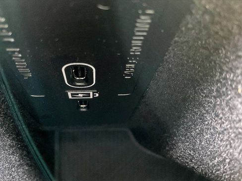 Used 2024 Volvo XC90 B6 Plus w/ Protection Package Premier image 33