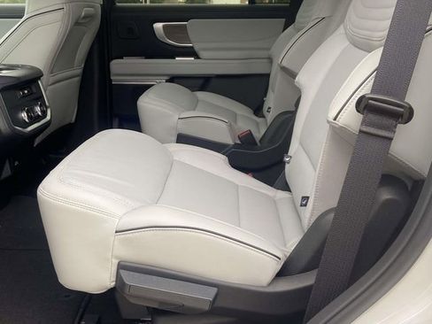 New 2025 Ford Expedition Platinum w/ Platinum Ultimate Package AWD/4WD image 9