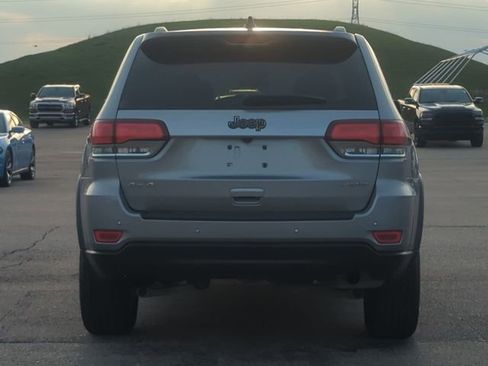 Used 2021 Jeep Grand Cherokee Laredo AWD/4WD image 4
