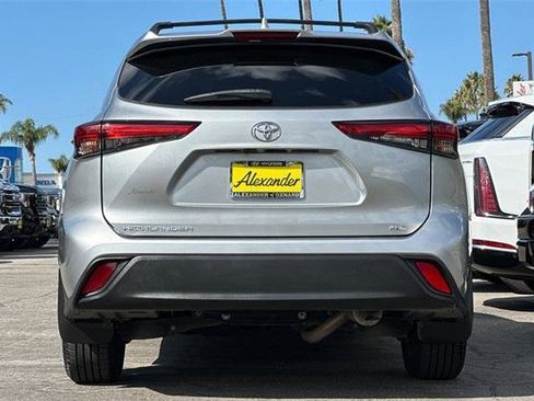 Used 2022 Toyota Highlander XLE image 5