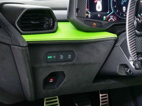 Used 2025 Lamborghini Revuelto image 28