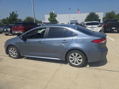 Used 2025 Toyota Corolla LE FWD image 5
