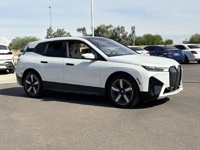 Used 2024 BMW iX xDrive50 w/ Sport Package AWD/4WD image 5