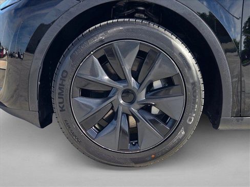 Used 2025 Tesla Model Y Long Range RWD image 23