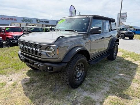 Used 2025 Ford Bronco Badlands AWD/4WD image 3